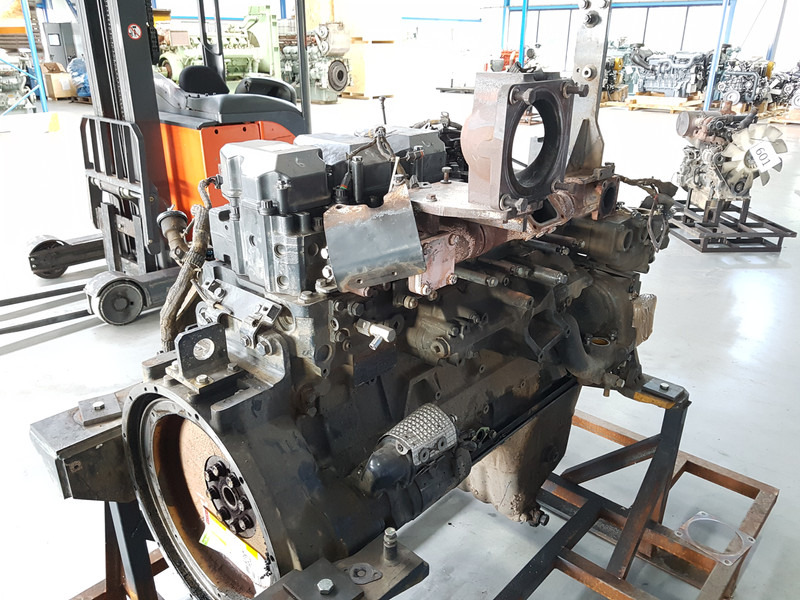 Komatsu SAA6D140E-6 FOR PARTS - Construction machinery: picture 3 Komatsu SAA6D140E-6 FOR PARTS - Construction machinery: picture 3