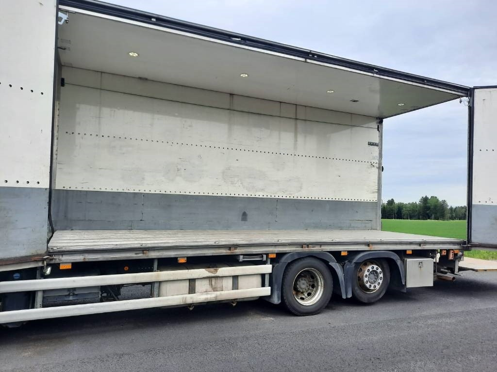 Mercedes-Benz Actros 2551  - Box truck: picture 5 Mercedes-Benz Actros 2551  - Box truck: picture 5