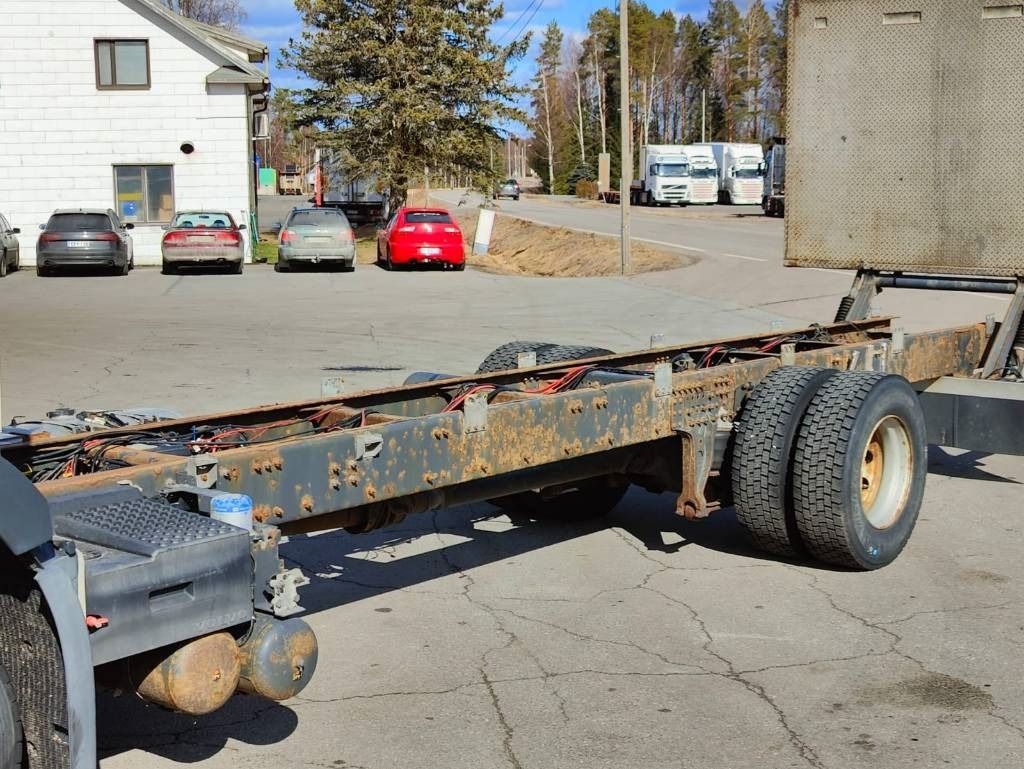 Cab chassis truck Volvo FM 11: picture 6