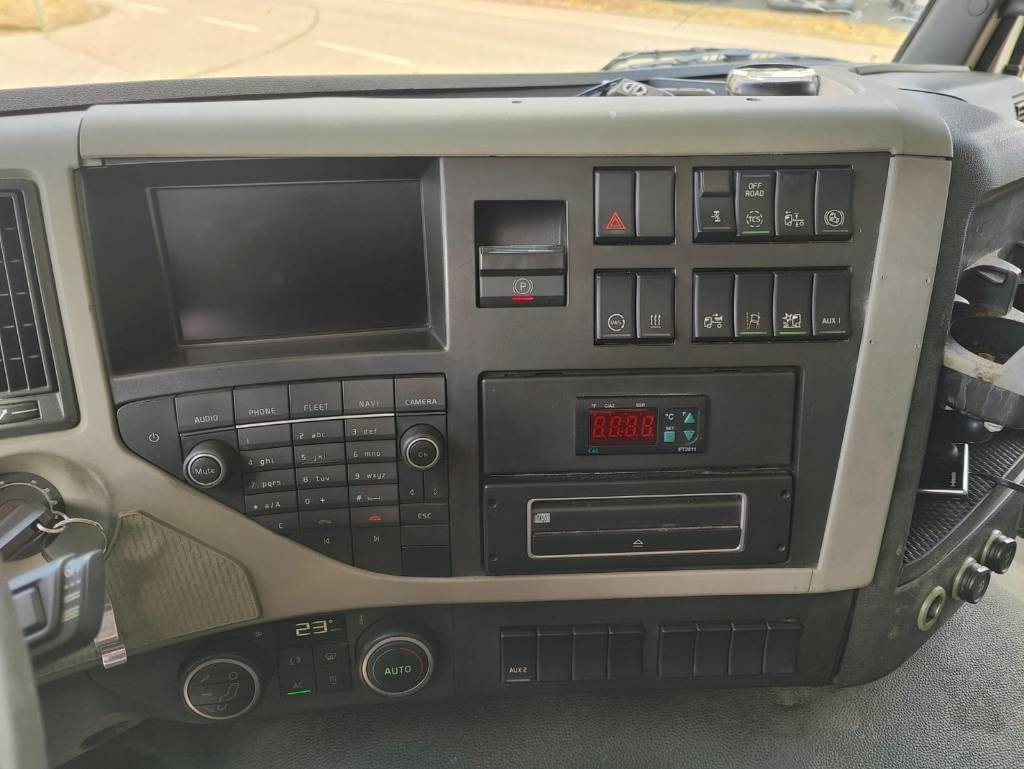 Cab chassis truck Volvo FM 11: picture 17