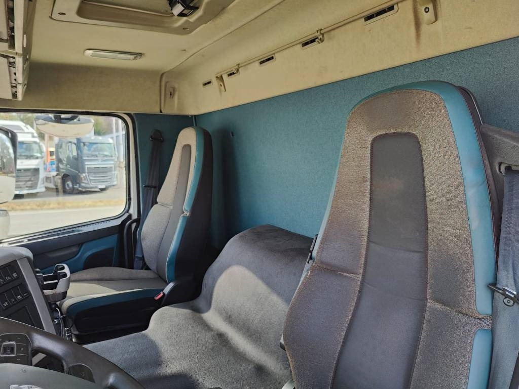 Cab chassis truck Volvo FM 11: picture 13