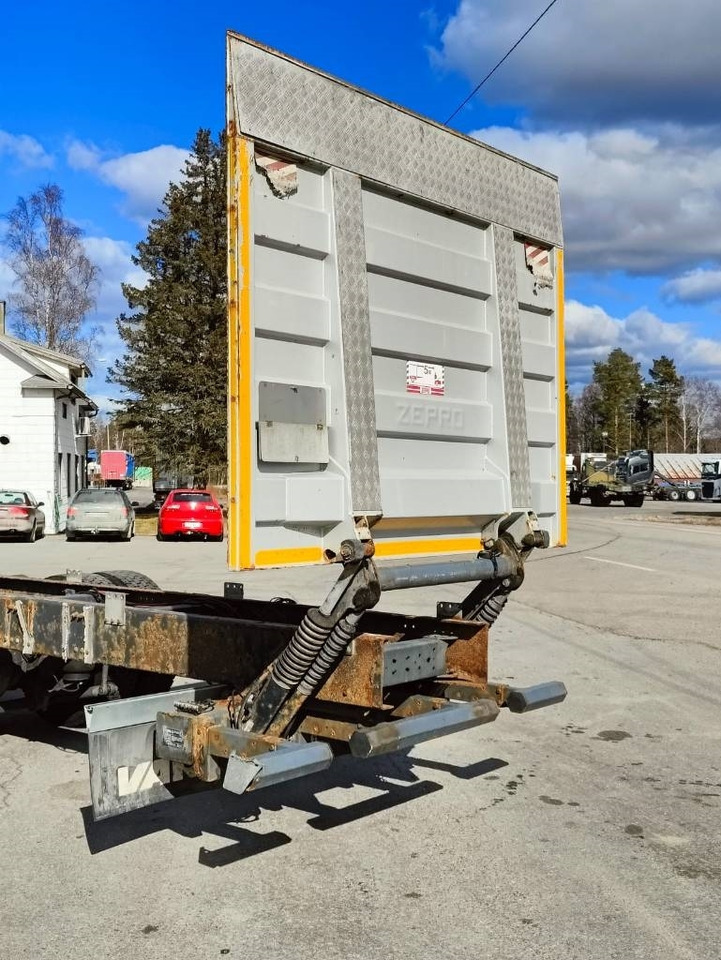 Cab chassis truck Volvo FM 11: picture 8