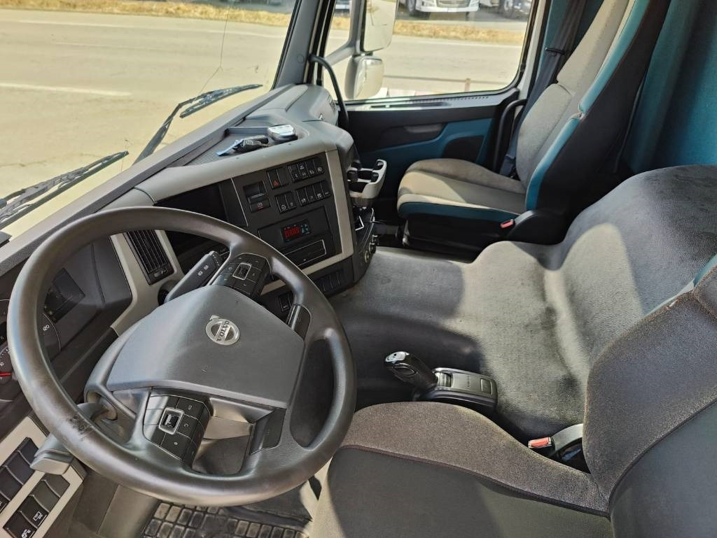 Cab chassis truck Volvo FM 11: picture 14