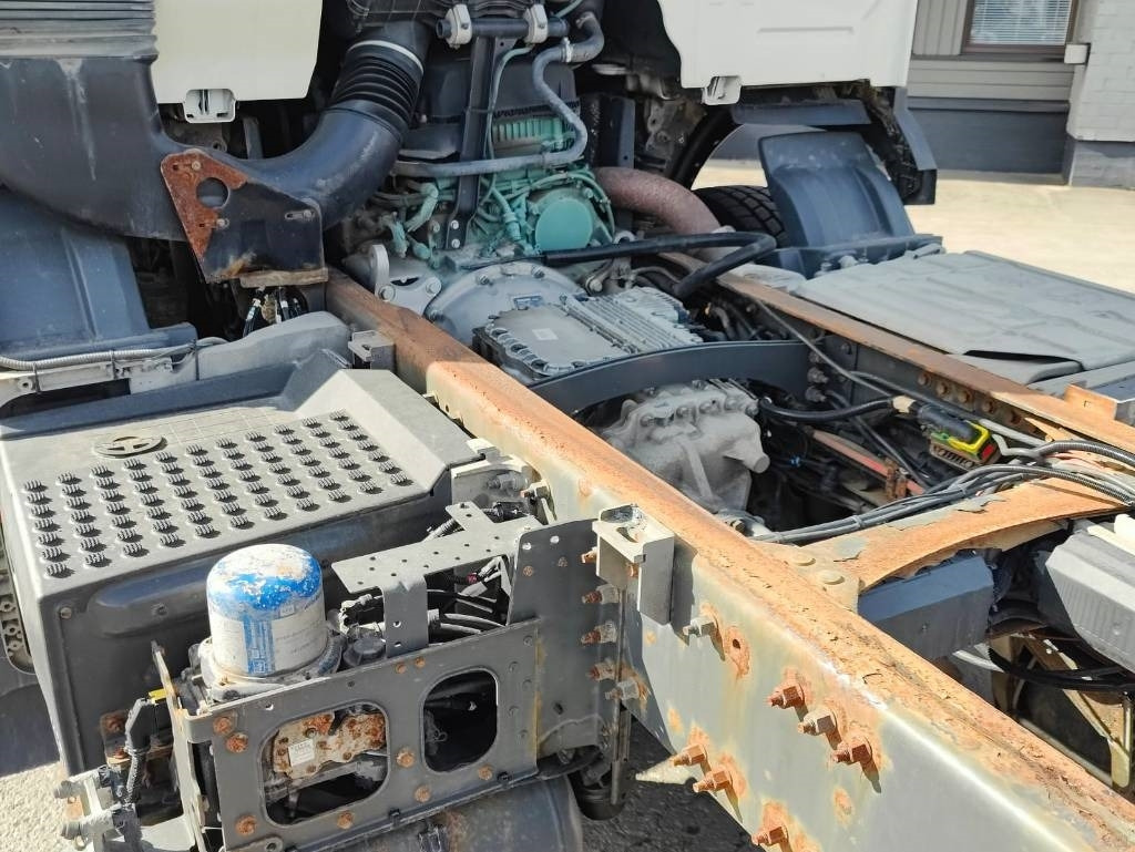 Cab chassis truck Volvo FM 11: picture 10