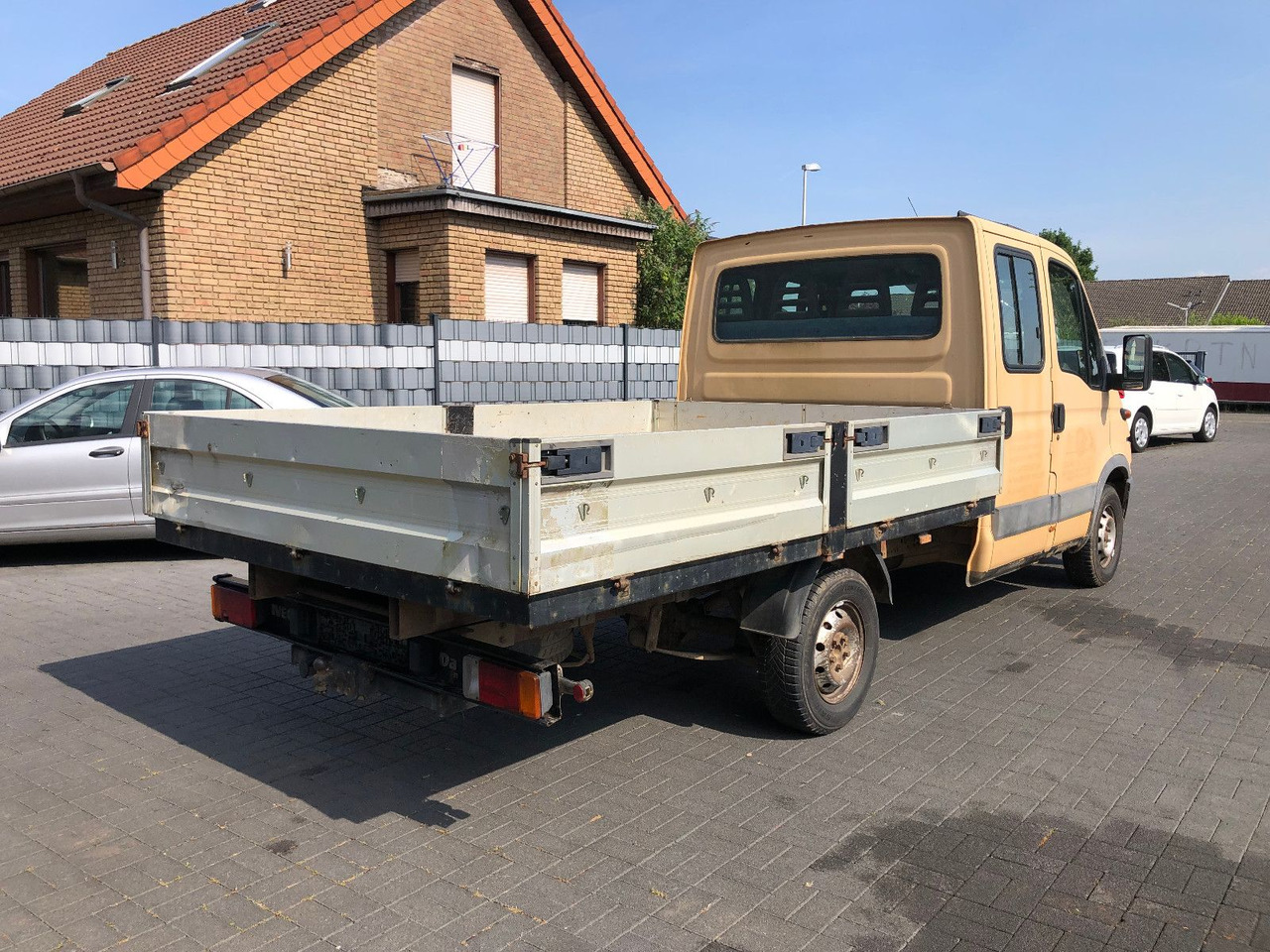 Iveco Daily 2.8 - 33 L 11 DoKa TÜV 3-2026 - Flatbed van, Combi van: picture 2 Iveco Daily 2.8 - 33 L 11 DoKa TÜV 3-2026 - Flatbed van, Combi van: picture 2