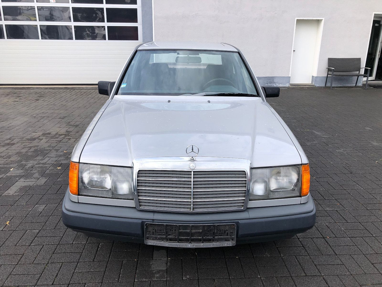 Mercedes-Benz W124 E 260 - Sedan: picture 5 Mercedes-Benz W124 E 260 - Sedan: picture 5