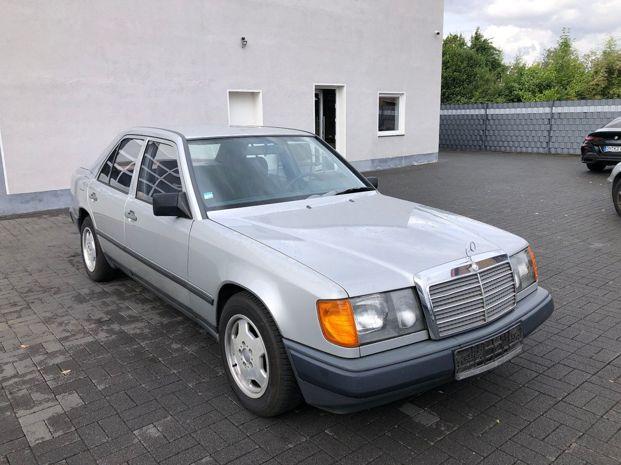 Mercedes-Benz W124 E 260 - Sedan: picture 3 Mercedes-Benz W124 E 260 - Sedan: picture 3