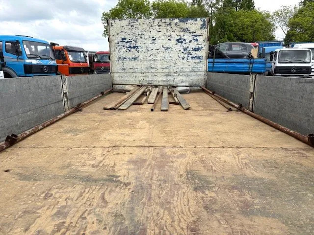 Dropside/ Flatbed truck Mercedes-Benz LK 814 (6-CILINDER) WITH OPEN (TENT) BOX & ALUMNIUM SIDE BORDS (MANUAL GEARBOX / 3TH SEAT IN CABIN): picture 6