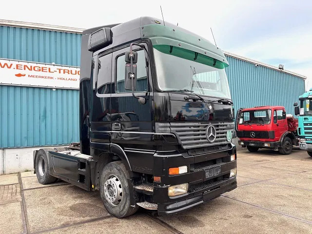 Mercedes-Benz Actros 1840 LS (MP1) 4x2 MEGASPACE (EPS WITH CLUTCH (3 PEDALS) / RETARDER / AIRCONDITIONING) - Tractor unit: picture 2 Mercedes-Benz Actros 1840 LS (MP1) 4x2 MEGASPACE (EPS WITH CLUTCH (3 PEDALS) / RETARDER / AIRCONDITIONING) - Tractor unit: picture 2