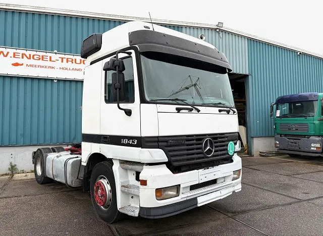 Mercedes-Benz Actros 1843 LS (MP1) (EPS WITH CLUTCH (3 PEDALS) / AIRCONDITIONING / SUNVISOR / ETC.) - Tractor unit: picture 2 Mercedes-Benz Actros 1843 LS (MP1) (EPS WITH CLUTCH (3 PEDALS) / AIRCONDITIONING / SUNVISOR / ETC.) - Tractor unit: picture 2