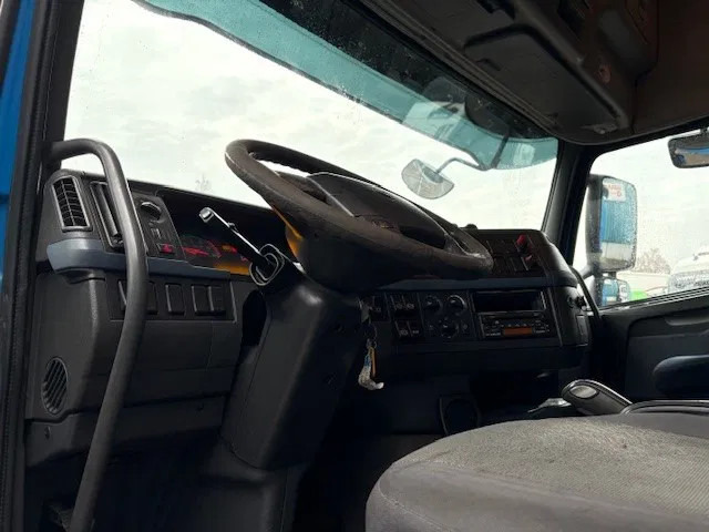 Tractor unit Volvo FH 400 GLOBETROTTER (VIN: 7B446149 / I-SHIFT / ADR-VLG / AIRCONDITIONING / COMPLETE SPOILERSET ON CABIN): picture 10