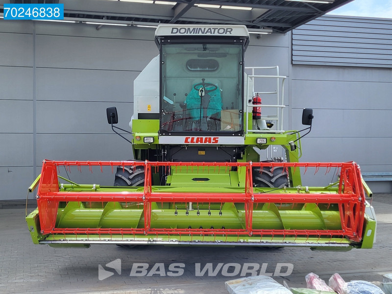 Claas Dominator 130 Dominator 130 4X2 4Mtr HEADER - PERKINS TIER 3 - Combine harvester: picture 3 Claas Dominator 130 Dominator 130 4X2 4Mtr HEADER - PERKINS TIER 3 - Combine harvester: picture 3