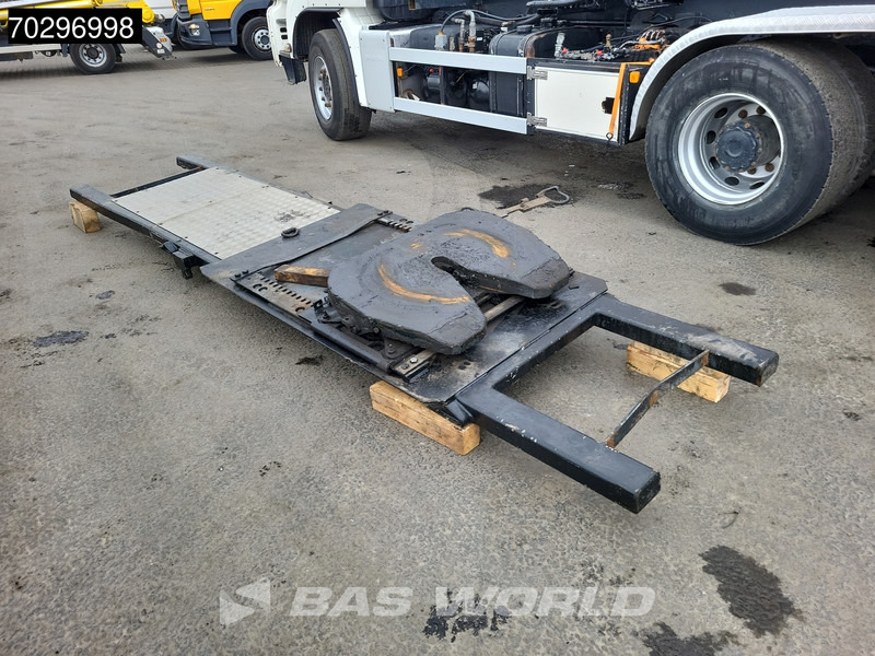 MAN TGS 33.440 6X4 25Ton AJK NHS25-5930 hooklift with 5th wheel Wechselsystem Manual Big-Axle Euro 5 - Hook lift truck: picture 5 MAN TGS 33.440 6X4 25Ton AJK NHS25-5930 hooklift with 5th wheel Wechselsystem Manual Big-Axle Euro 5 - Hook lift truck: picture 5