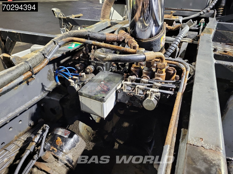 Mercedes-Benz Actros 2655 Actros 6X4 V8 Retarder Big-Axle Steelsuspension 11m3 Euro 5 on lease Mercedes-Benz Actros 2655 Actros 6X4 V8 Retarder Big-Axle Steelsuspension 11m3 Euro 5: picture 9 Mercedes-Benz Actros 2655 Actros 6X4 V8 Retarder Big-Axle Steelsuspension 11m3 Euro 5 on lease Mercedes-Benz Actros 2655 Actros 6X4 V8 Retarder Big-Axle Steelsuspension 11m3 Euro 5: picture 9