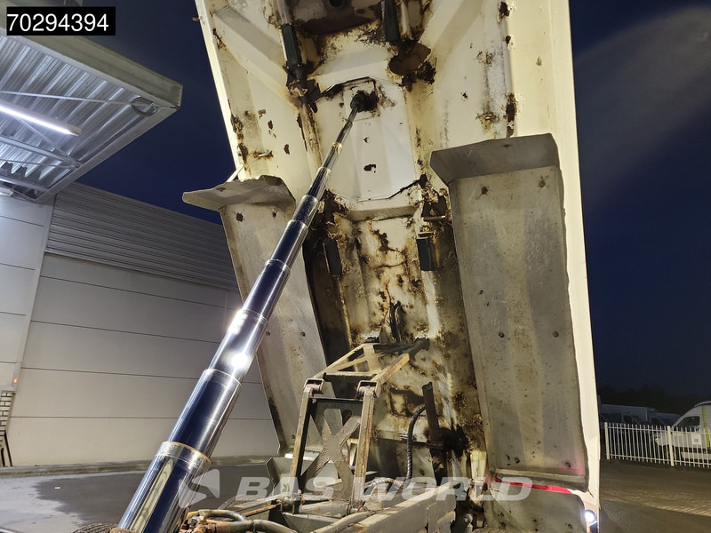 Mercedes-Benz Actros 2655 Actros 6X4 V8 Retarder Big-Axle Steelsuspension 11m3 Euro 5 on lease Mercedes-Benz Actros 2655 Actros 6X4 V8 Retarder Big-Axle Steelsuspension 11m3 Euro 5: picture 7 Mercedes-Benz Actros 2655 Actros 6X4 V8 Retarder Big-Axle Steelsuspension 11m3 Euro 5 on lease Mercedes-Benz Actros 2655 Actros 6X4 V8 Retarder Big-Axle Steelsuspension 11m3 Euro 5: picture 7