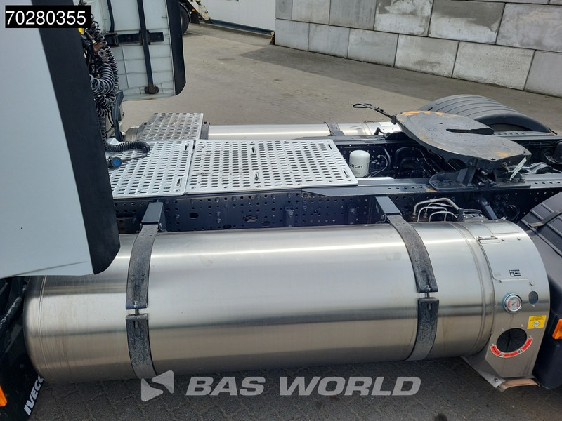 Iveco S-Way 460 4X2 LNG Retarder 2x Tanks LED Navi - Tractor unit: picture 2 Iveco S-Way 460 4X2 LNG Retarder 2x Tanks LED Navi - Tractor unit: picture 2