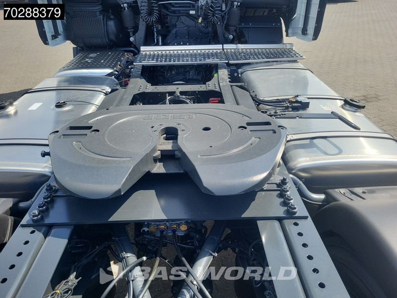 New Tractor unit Iveco S-Way 580 4X2 NEW! 2x Tanks Navi ACC Standklima: picture 11