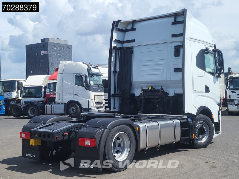 New Tractor unit Iveco S-Way 580 4X2 NEW! 2x Tanks Navi ACC Standklima: picture 5