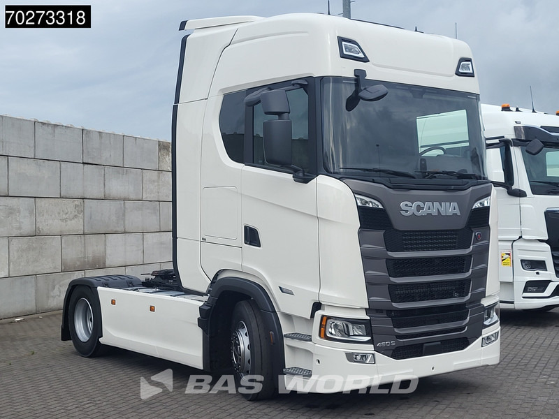 Scania S460 4X2 NEW! Retarder 2x Tanks ACC Navi Standklima - Tractor unit: picture 3 Scania S460 4X2 NEW! Retarder 2x Tanks ACC Navi Standklima - Tractor unit: picture 3