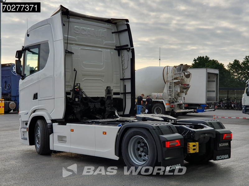 Scania S560 4X2 NEW! Retarder Full-Air 2xTanks Standklima Navi ACC LED Euro 6 - Tractor unit: picture 2 Scania S560 4X2 NEW! Retarder Full-Air 2xTanks Standklima Navi ACC LED Euro 6 - Tractor unit: picture 2