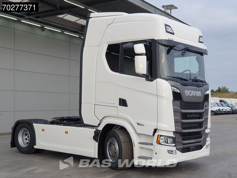 Scania S560 4X2 NEW! Retarder Full-Air 2xTanks Standklima Navi ACC LED Euro 6 - Tractor unit: picture 3 Scania S560 4X2 NEW! Retarder Full-Air 2xTanks Standklima Navi ACC LED Euro 6 - Tractor unit: picture 3
