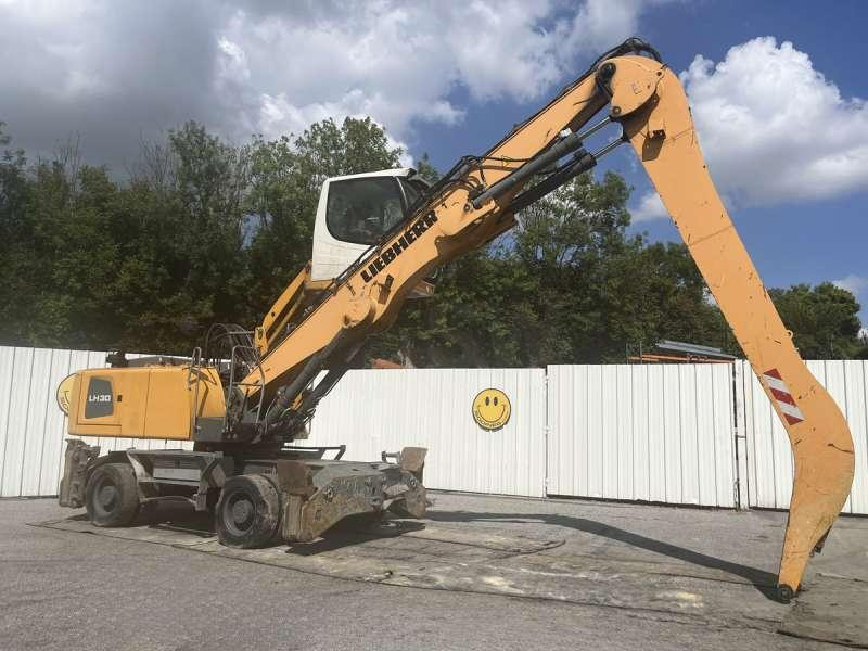 Liebherr LH30M LITRONIC - Waste/ Industry handler: picture 2 Liebherr LH30M LITRONIC - Waste/ Industry handler: picture 2