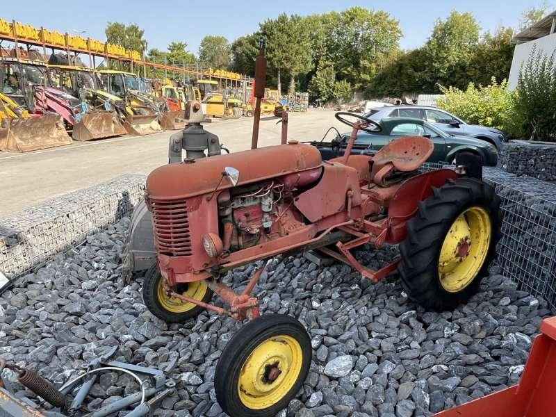 MASSEY-HARRIS PONY 812 - Farm tractor: picture 1 MASSEY-HARRIS PONY 812 - Farm tractor: picture 1