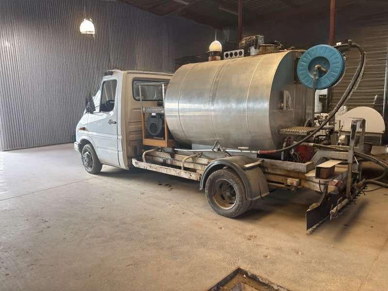 Mercedes 410 A EMULSION + TREMI GRAVILLON - Asphalt distributor: picture 2 Mercedes 410 A EMULSION + TREMI GRAVILLON - Asphalt distributor: picture 2