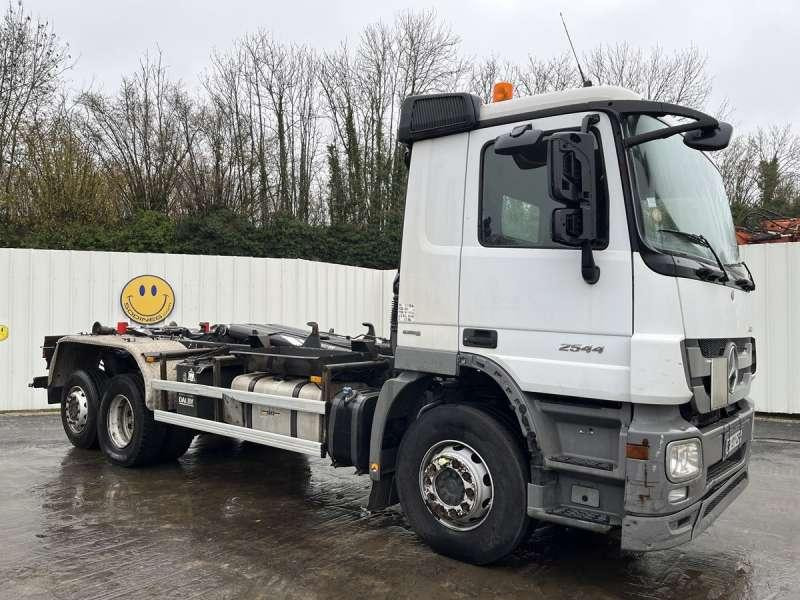 Mercedes ACTROS 2544 - Hook lift truck: picture 1 Mercedes ACTROS 2544 - Hook lift truck: picture 1