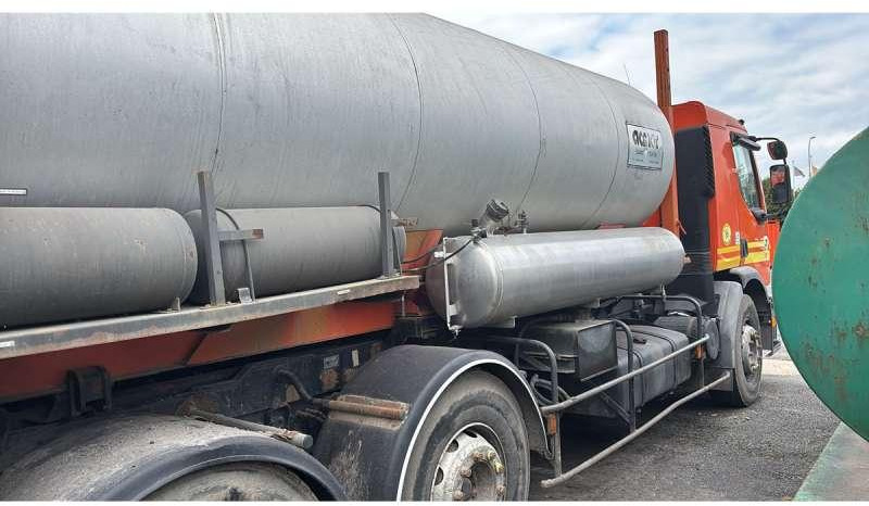 Renault PREMIUM 370-26 AVEC BOUILLE ACMAR - Asphalt distributor: picture 5 Renault PREMIUM 370-26 AVEC BOUILLE ACMAR - Asphalt distributor: picture 5