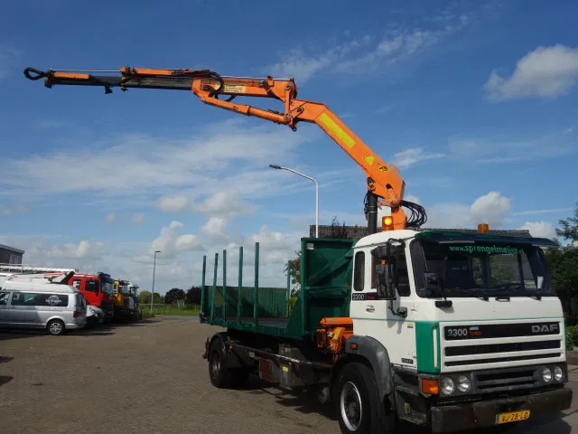 DAF 2300 TURBO HAAKSYSTEEMENPALFINKER KRAAN 9 TON - Crane truck: picture 4 DAF 2300 TURBO HAAKSYSTEEMENPALFINKER KRAAN 9 TON - Crane truck: picture 4