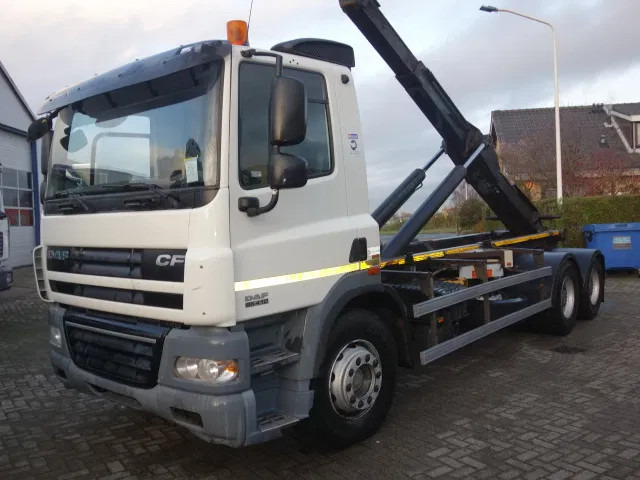 DAF 85.410 CF 6X4 SLEEL SPRINGS MANUAL GEARBOX - Hook lift truck: picture 1 DAF 85.410 CF 6X4 SLEEL SPRINGS MANUAL GEARBOX - Hook lift truck: picture 1