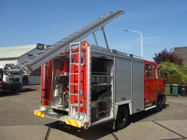 MAN LE 220C GODIVA POMP 2000 LITER TANK,MANUAL GEARBOX - Fire truck: picture 4 MAN LE 220C GODIVA POMP 2000 LITER TANK,MANUAL GEARBOX - Fire truck: picture 4