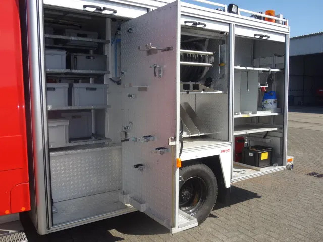 MAN LE 220C GODIVA POMP 2000 LITER TANK,MANUAL GEARBOX - Fire truck: picture 3 MAN LE 220C GODIVA POMP 2000 LITER TANK,MANUAL GEARBOX - Fire truck: picture 3