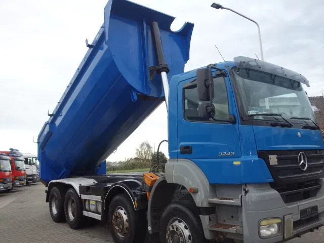 Mercedes-Benz Axor 3243 8X4 - Tipper: picture 4 Mercedes-Benz Axor 3243 8X4 - Tipper: picture 4