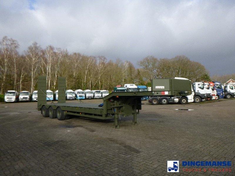 Broshuis 3-axle semi-lowbed trailer E-2130 / 73 t + ramps - Dropside/ Flatbed truck: picture 2 Broshuis 3-axle semi-lowbed trailer E-2130 / 73 t + ramps - Dropside/ Flatbed truck: picture 2