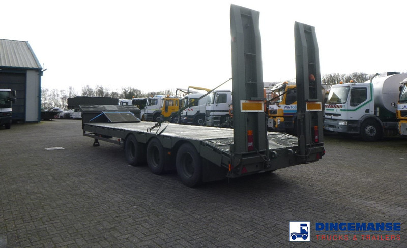 Broshuis 3-axle semi-lowbed trailer E-2130 / 73 t + ramps - Dropside/ Flatbed truck: picture 4 Broshuis 3-axle semi-lowbed trailer E-2130 / 73 t + ramps - Dropside/ Flatbed truck: picture 4