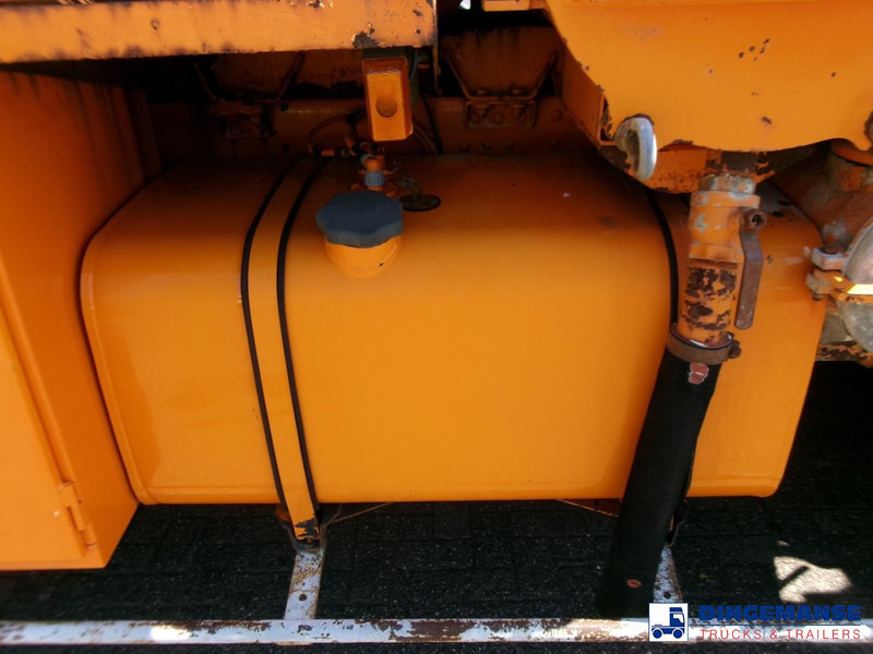 MAN 41.463 8x4 Euro 2 vacuum tank ADR 15 m3 / 2 comp on lease MAN 41.463 8x4 Euro 2 vacuum tank ADR 15 m3 / 2 comp: picture 16