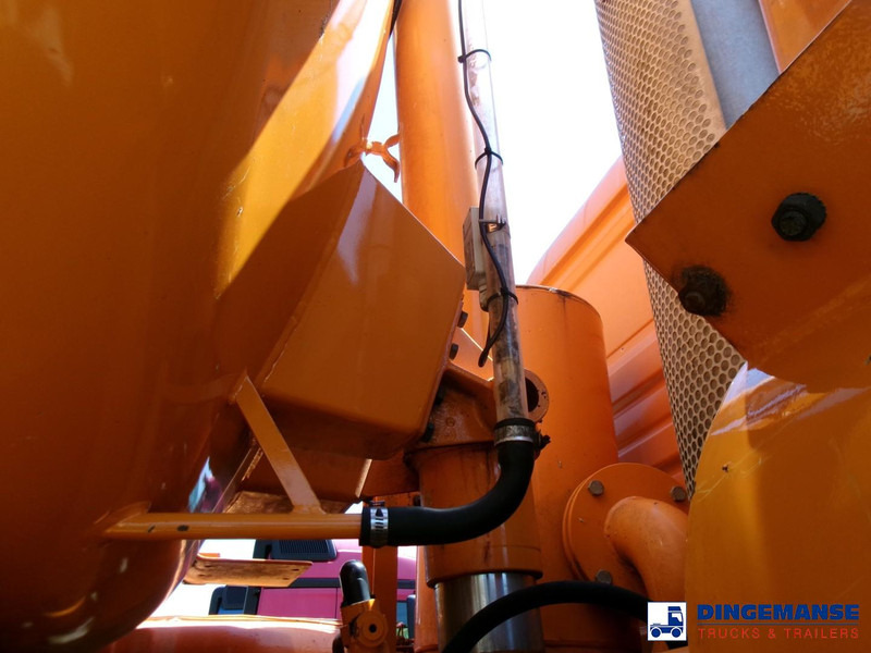 MAN 41.463 8x4 Euro 2 vacuum tank ADR 15 m3 / 2 comp on lease MAN 41.463 8x4 Euro 2 vacuum tank ADR 15 m3 / 2 comp: picture 19