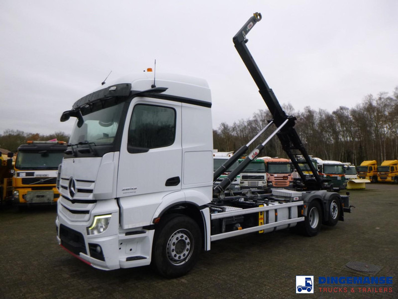 Mercedes-Benz Actros 2843 6x2 Hyva container hook 20t - Hook lift truck: picture 1 Mercedes-Benz Actros 2843 6x2 Hyva container hook 20t - Hook lift truck: picture 1