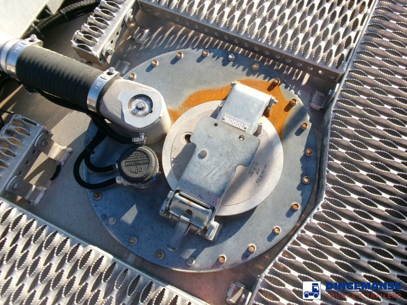 Interior photo 2: Tank truck Renault Midlum 270 4x2 fuel tank 11.5 m3 / 4 comp ADR 26-04-2024