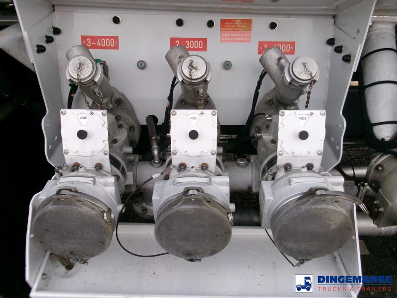 Renault Midlum 280 4x2 fuel tank 11.5 m3 / 3 comp / ADR 07/06/24 - Tank truck: picture 5 Renault Midlum 280 4x2 fuel tank 11.5 m3 / 3 comp / ADR 07/06/24 - Tank truck: picture 5