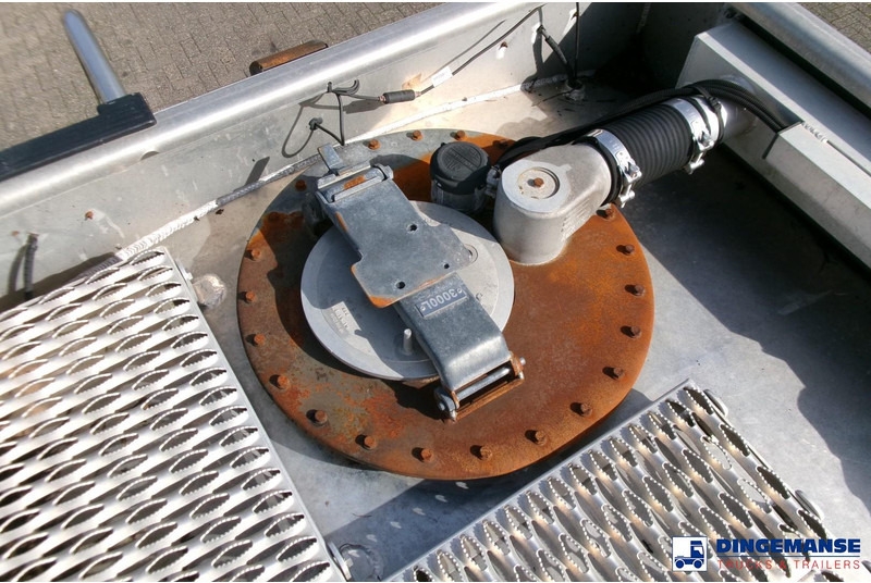 Renault Premium 300 4x2 fuel tank 14.2 m3 / 4 comp on lease Renault Premium 300 4x2 fuel tank 14.2 m3 / 4 comp: picture 17