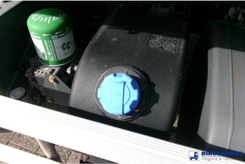 Renault Premium 300 4x2 fuel tank 14.2 m3 / 4 comp on lease Renault Premium 300 4x2 fuel tank 14.2 m3 / 4 comp: picture 9