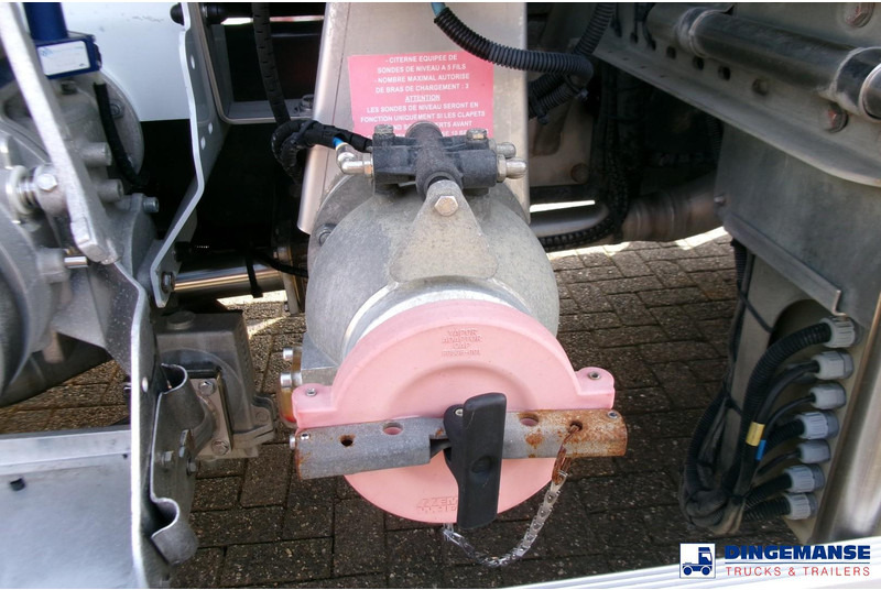 Renault Premium 300 4x2 fuel tank 14.2 m3 / 4 comp on lease Renault Premium 300 4x2 fuel tank 14.2 m3 / 4 comp: picture 12