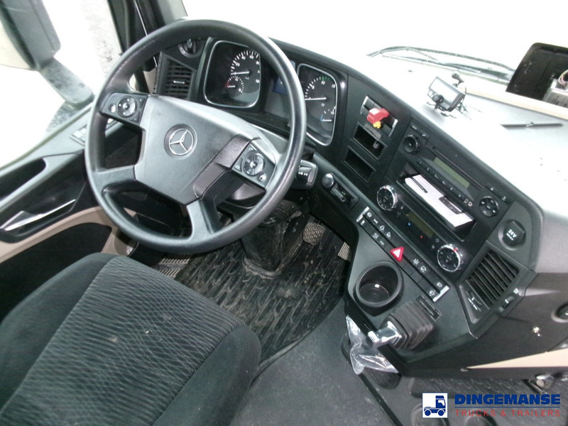 Interior photo 3: Tractor unit Mercedes-Benz Actros 1843 4x2 Euro 6 + ADR