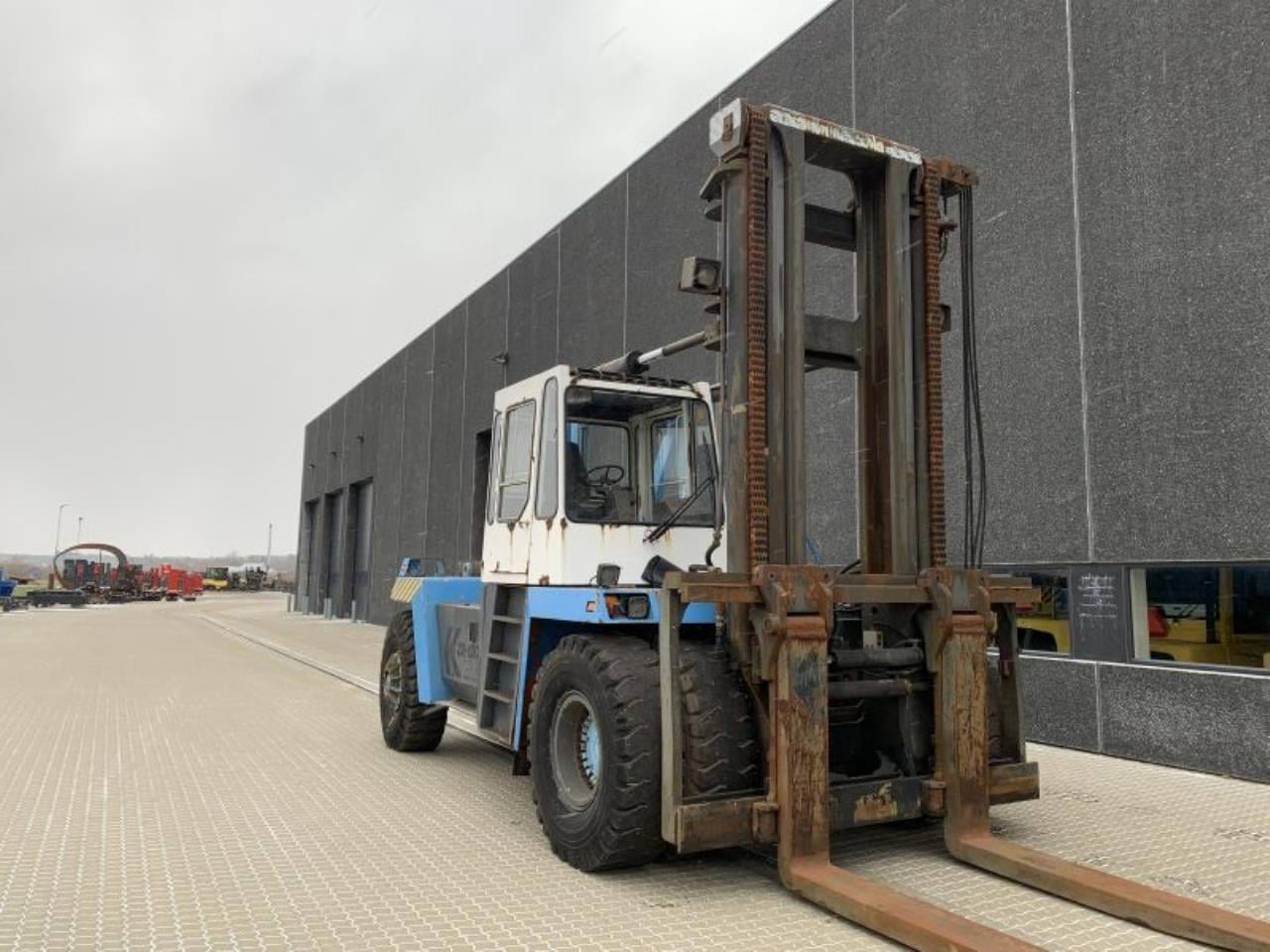 Kalmar DCB32-1200 - Diesel forklift: picture 2 Kalmar DCB32-1200 - Diesel forklift: picture 2