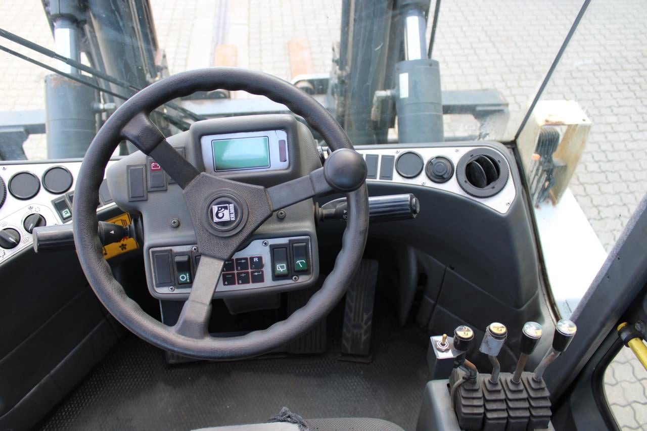 Kalmar DCE120-6 - Diesel forklift: picture 4 Kalmar DCE120-6 - Diesel forklift: picture 4