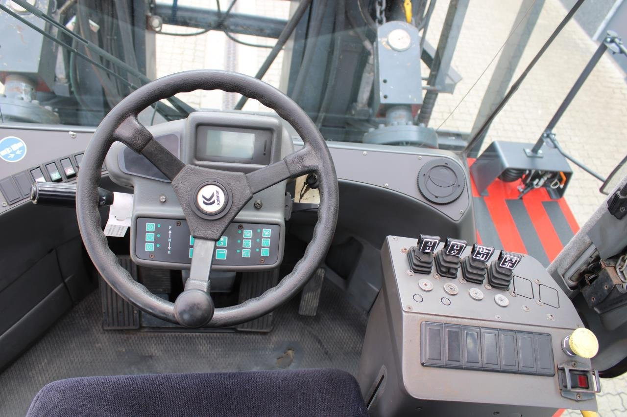 Kalmar DCF330-12LB - Diesel forklift: picture 4 Kalmar DCF330-12LB - Diesel forklift: picture 4