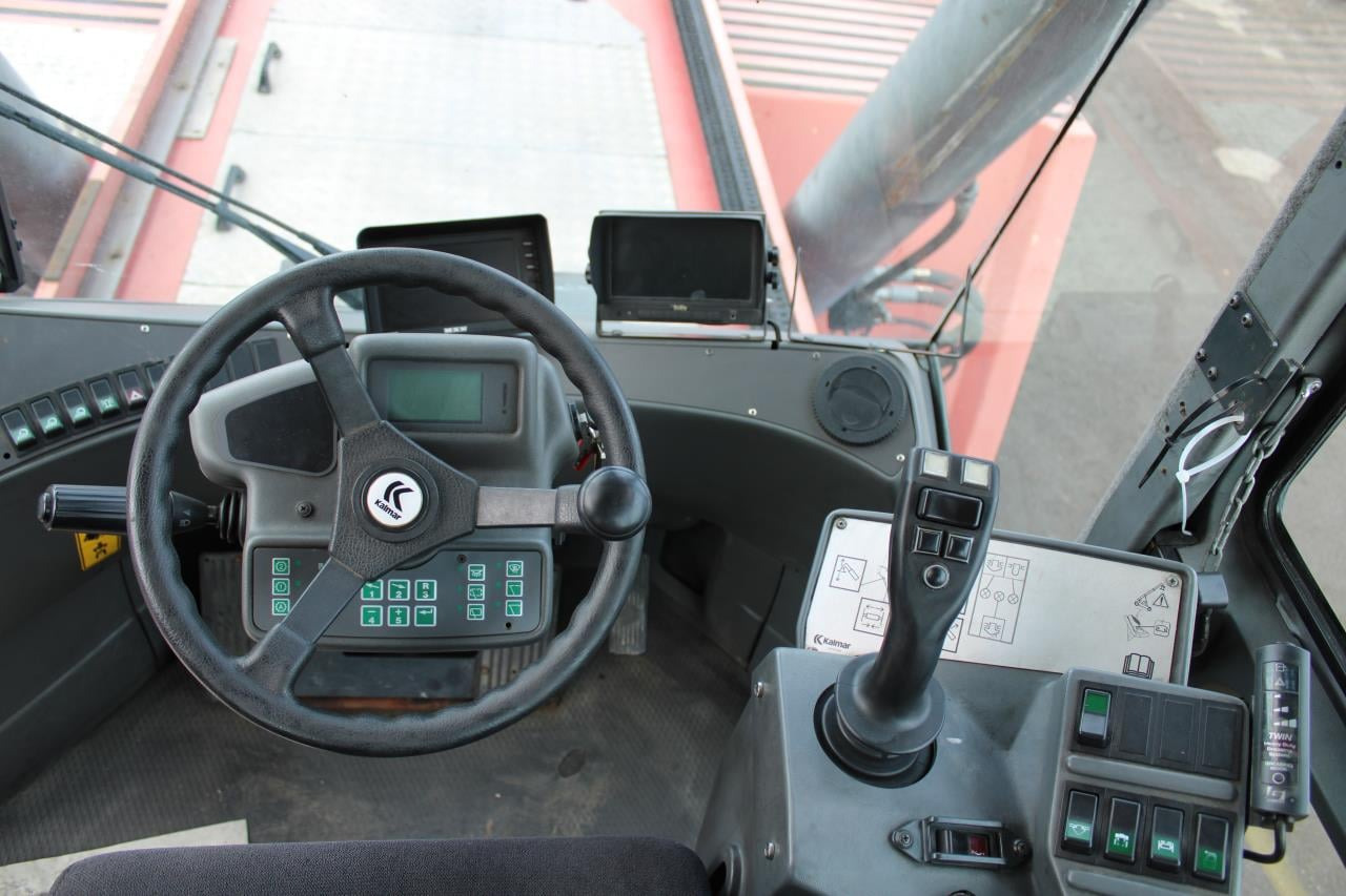 Kalmar DRF450-75S6XS - Reach stacker: picture 4 Kalmar DRF450-75S6XS - Reach stacker: picture 4